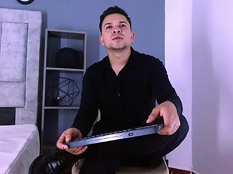 Hey_Noaah's Webcam Show