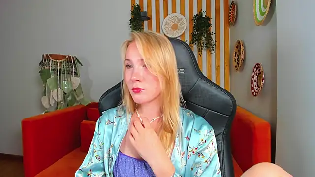 Chat +18 de ElaraVoltage ao vivo