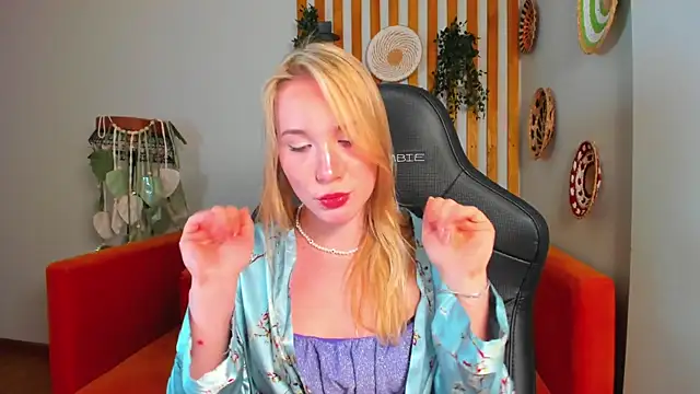 ElaraVoltage's Live XXX Chat