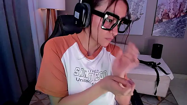 charlotte_bluee XXX чат на живо