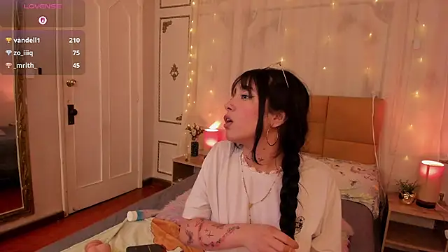EmaLittle Live XXX Chat