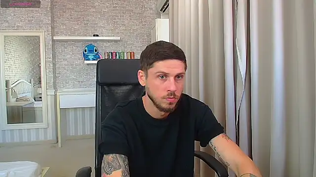 XXX chat uživo modela JonahShaw