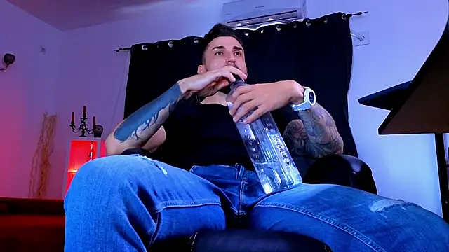 MightyAaron66 Live XXX-Chat