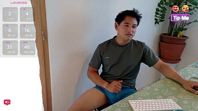 צ'אט XXX בשידור חי של AsianBoy_Sunny