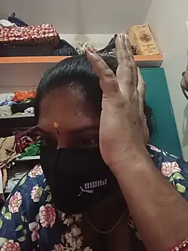 הופעת וובקאם של IndianTamil7861
