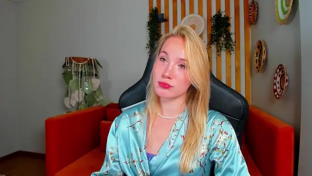 ElaraVoltage Chat XXX live