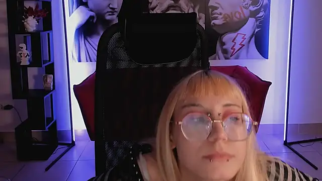 Chat +18 de ReminaMeow ao vivo
