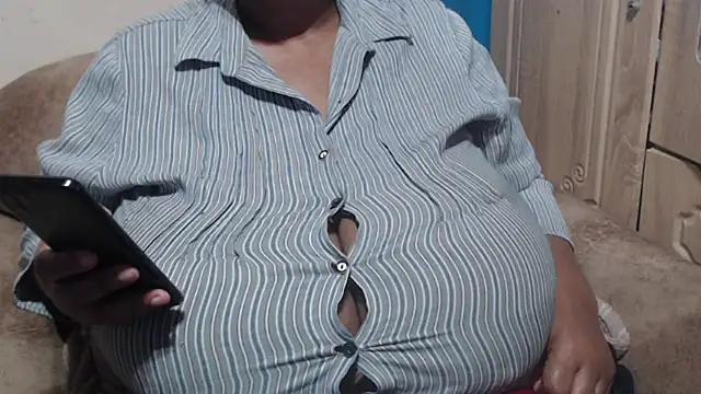 CUTEFIRMMELONSS' Live XXX Chat