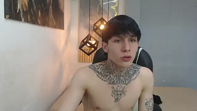 Cry_thereal élő XXX-chatje