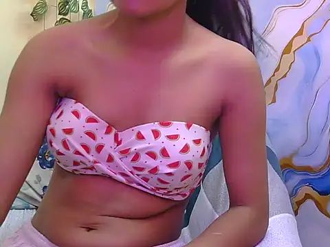its_Pinky Adlı Modelin Canlı XXX Sohbeti
