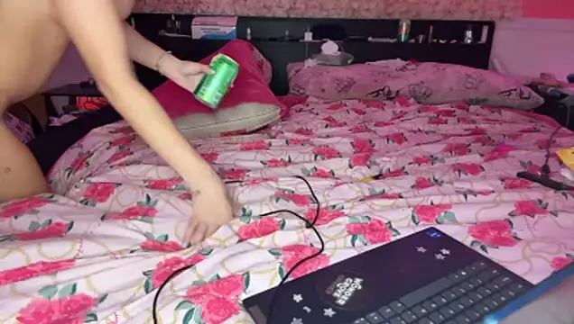 BedroomBarbie's Live XXX Chat