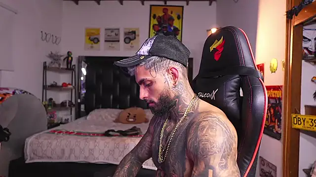 logan_hugh8 Adlı Modelin Canlı XXX Sohbeti