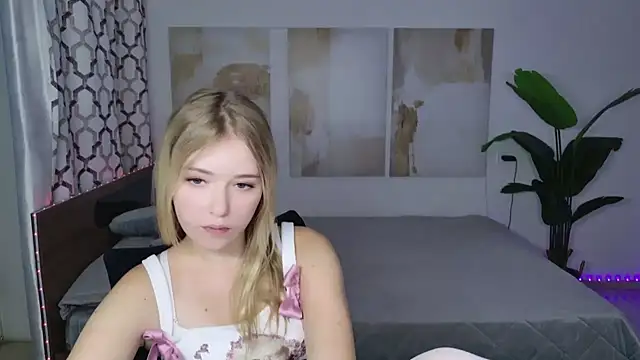 RosaTinyn Live XXX chat