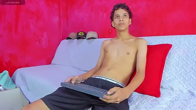 LatinPrince_ Adlı Modelin Canlı XXX Sohbeti