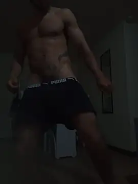 Taylor_DiamondBoy Show in webcam