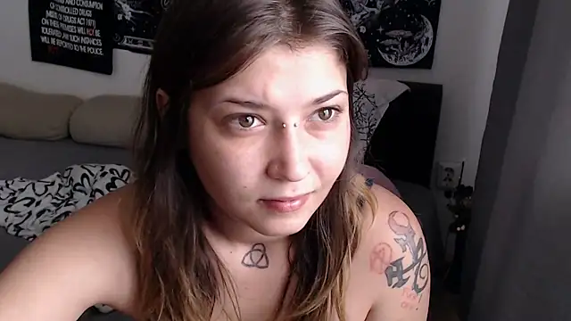 AlienforTwenty's Live XXX Chat