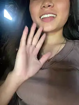 Emmi_cute9x's Live XXX Chat