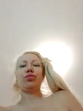 Show modela SofiaJoy na web-kameri