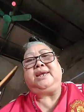 YourMomy-'s Webcam Show