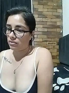 CamiGarcia1 Adlı Modelin Canlı XXX Sohbeti