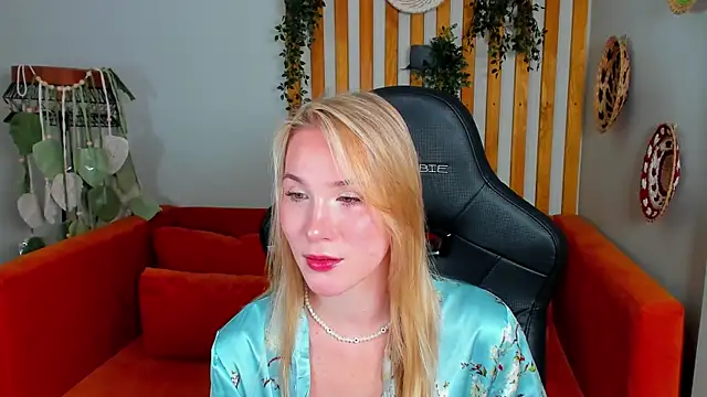 ElaraVoltage's Live XXX Chat