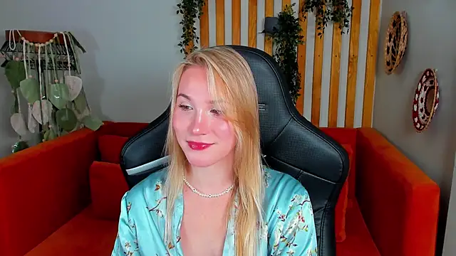 Chat XXX en directo de ElaraVoltage
