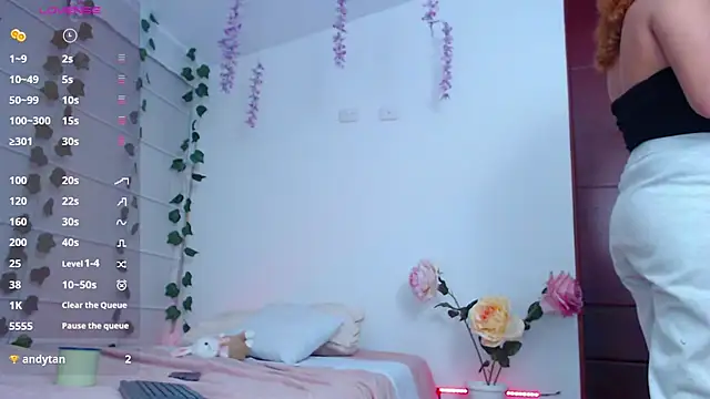 Sarabubbie's Live XXX Chat