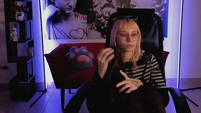ReminaMeow's Live XXX Chat
