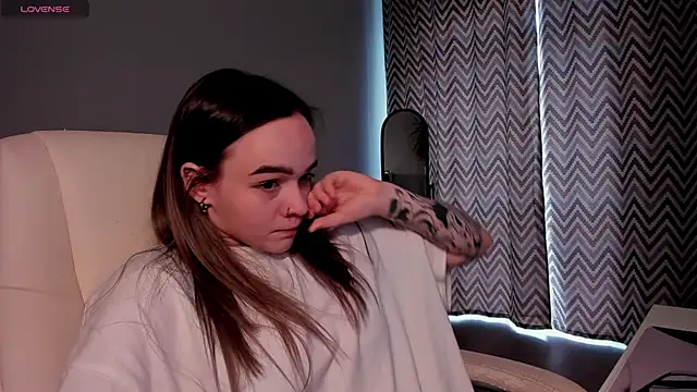 SarahRomantic's Live XXX Chat