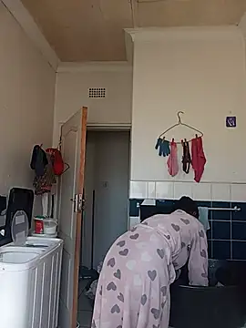 sluttylaura21 现场XXX聊天