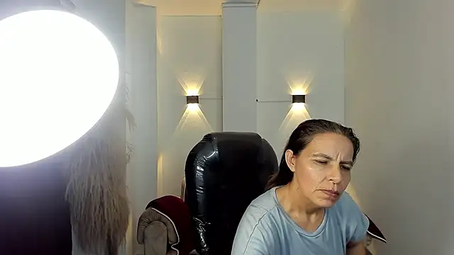 Milf_karlye's Live XXX Chat