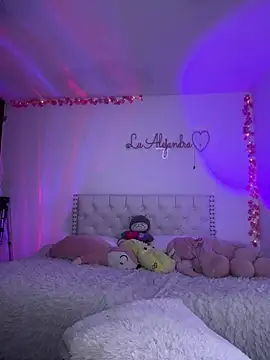 alee_lenoxx Show in webcam