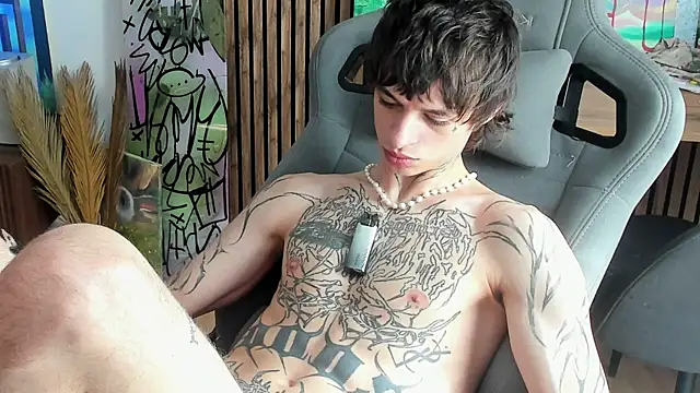 Original_Oliverrgroove Show in webcam