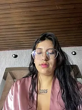 Tinniforwor's Live XXX Chat