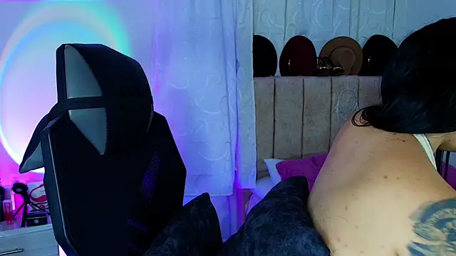 צ'אט XXX בש ידור חי של bunnykaty_