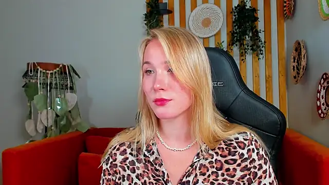 XXX chat uživo modela ElaraVoltage