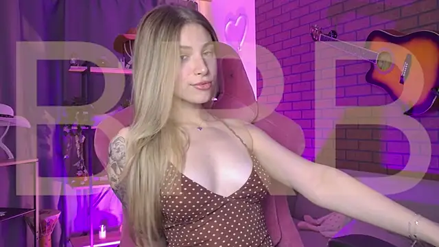 צ'אט XXX בשידור חי של EllieCutes