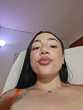 helena_smith Adlı Modelin Canlı XXX Sohbeti