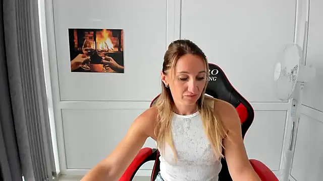 LilyDreamm's Live XXX Chat