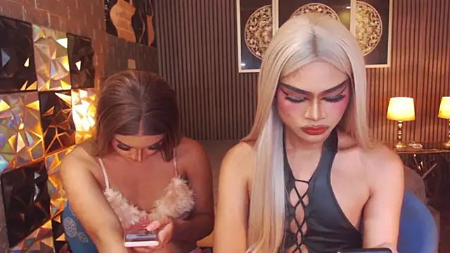 MeatyCockAkira's Live XXX Chat