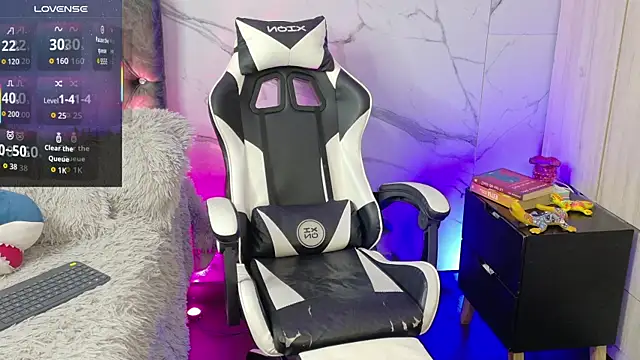 XXX chat uživo modela Saimonvela