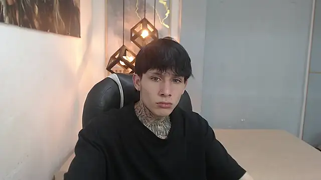 צ'אט XXX בשידור חי של Cry_thereal