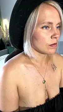 Charming_Daphny Chat XXX in diretta