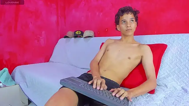 Онлайн чат XXX LatinPrince_