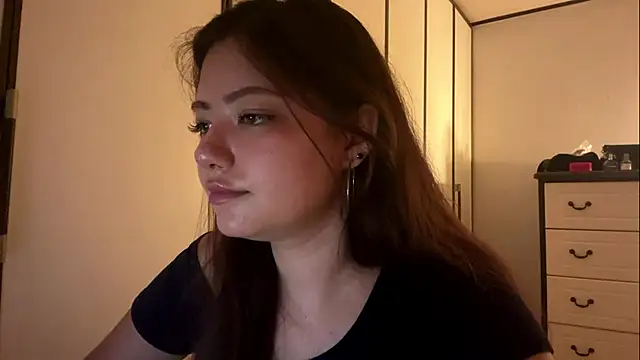 AnyaVibee – webcam-show