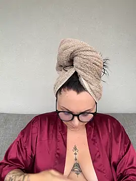 InkedCurly_L Chat XXX in diretta