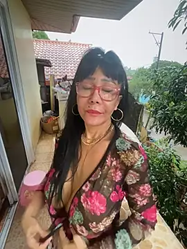 sweetieme: διαδικτυακό σόου στην κάμερα