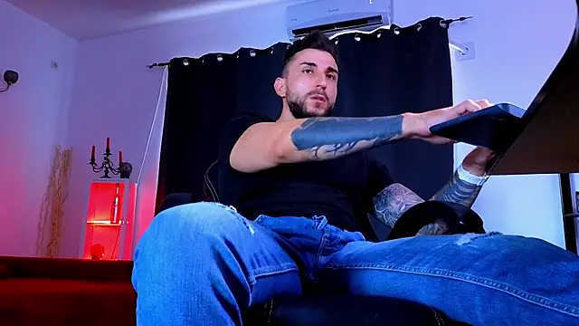 MightyAaron66 Adlı Modelin Canlı XXX Sohbeti
