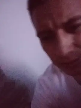 Maicky97: διαδικτυακό σόου στην κάμερα