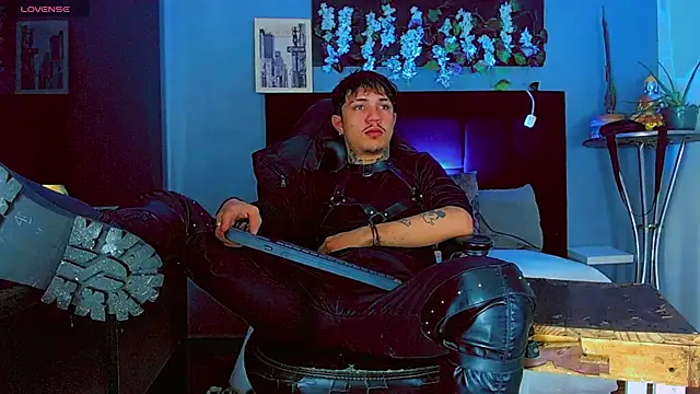 HannibalLester Adlı Modelin Canlı XXX Sohbeti